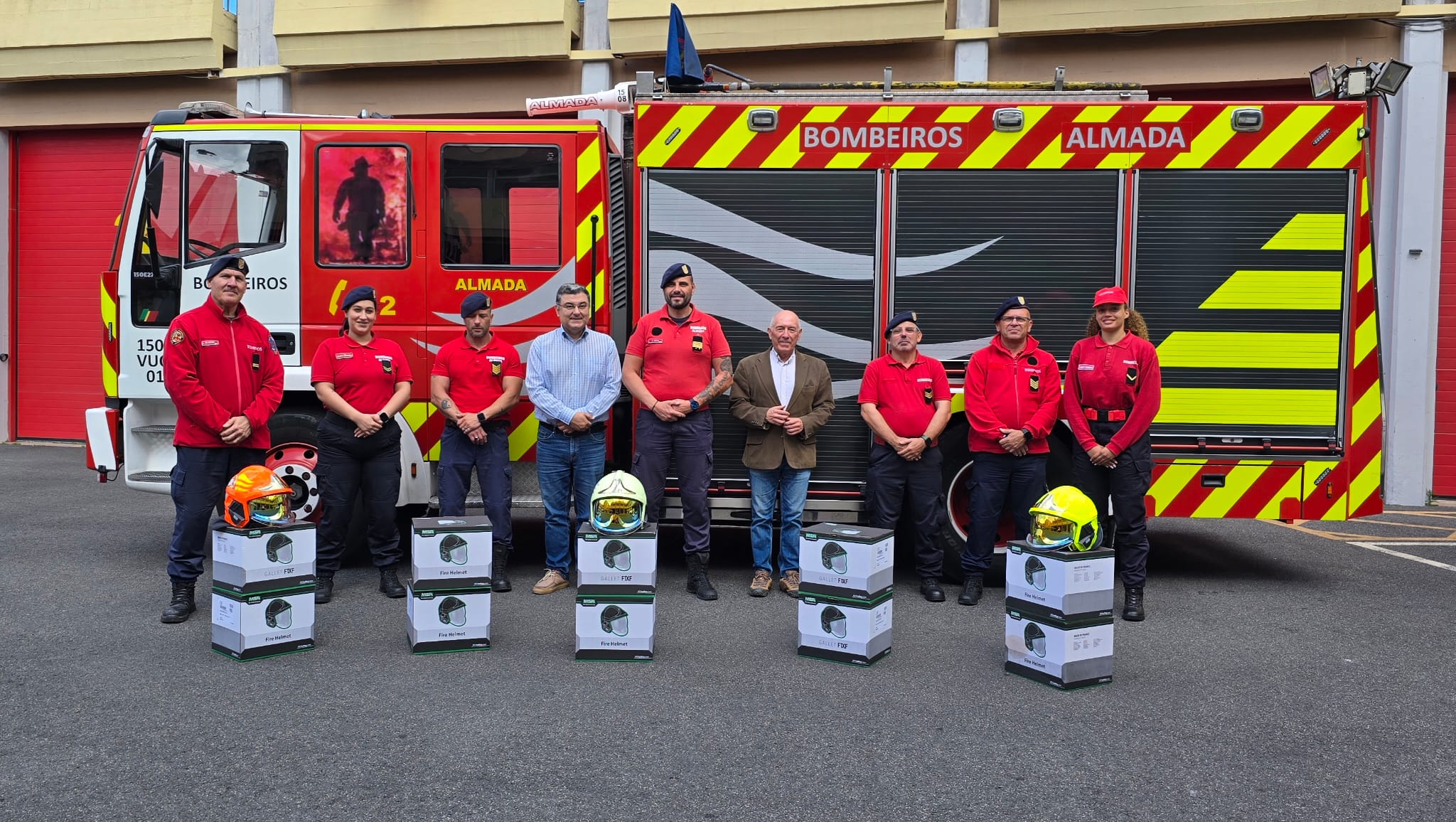 Prenda de aniversário aos Bombeiros Voluntários de Almada