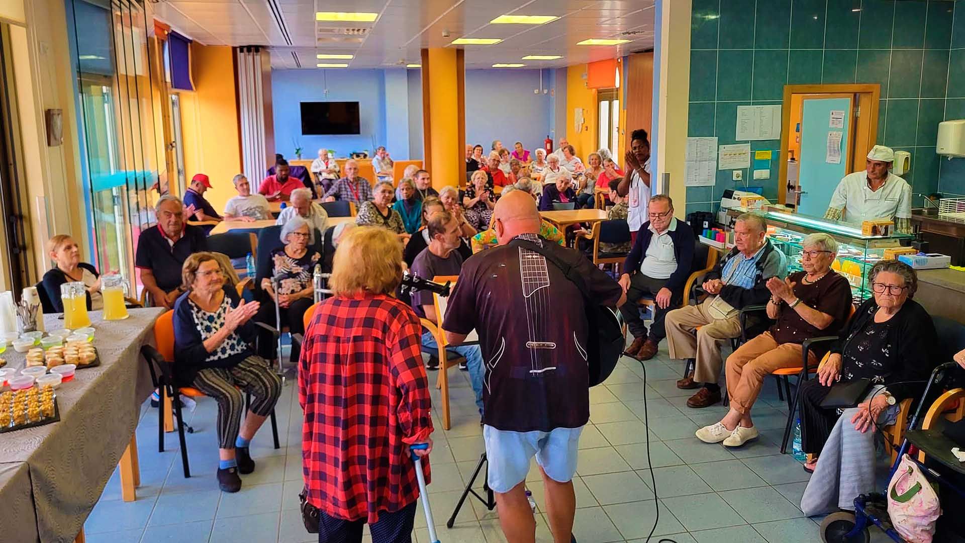 Mês do Idoso no centro de dia do Centro Integrado Arco-Íris