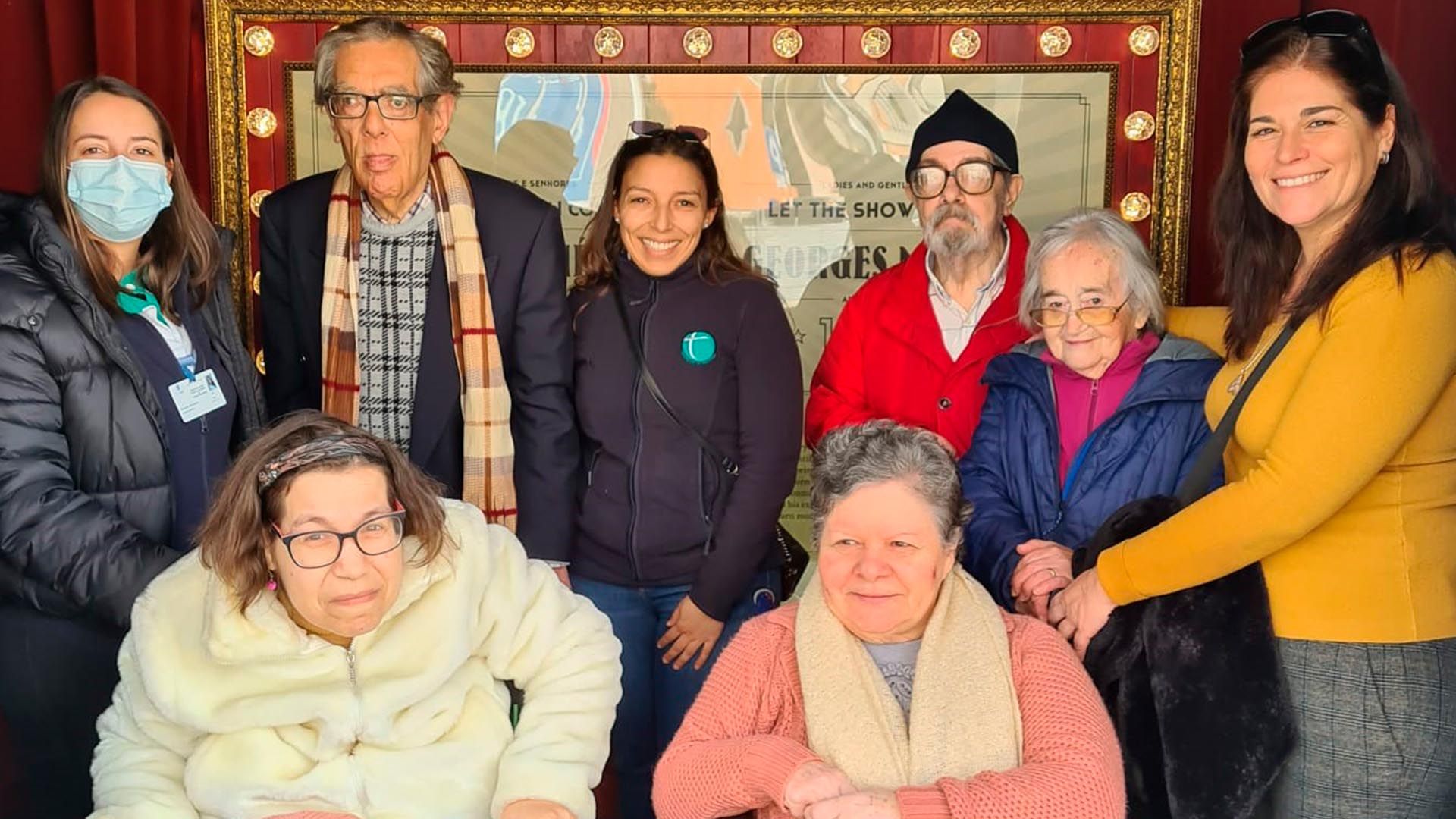 Utentes do LGLR visitam exposição sobre a história do cinema em Almada