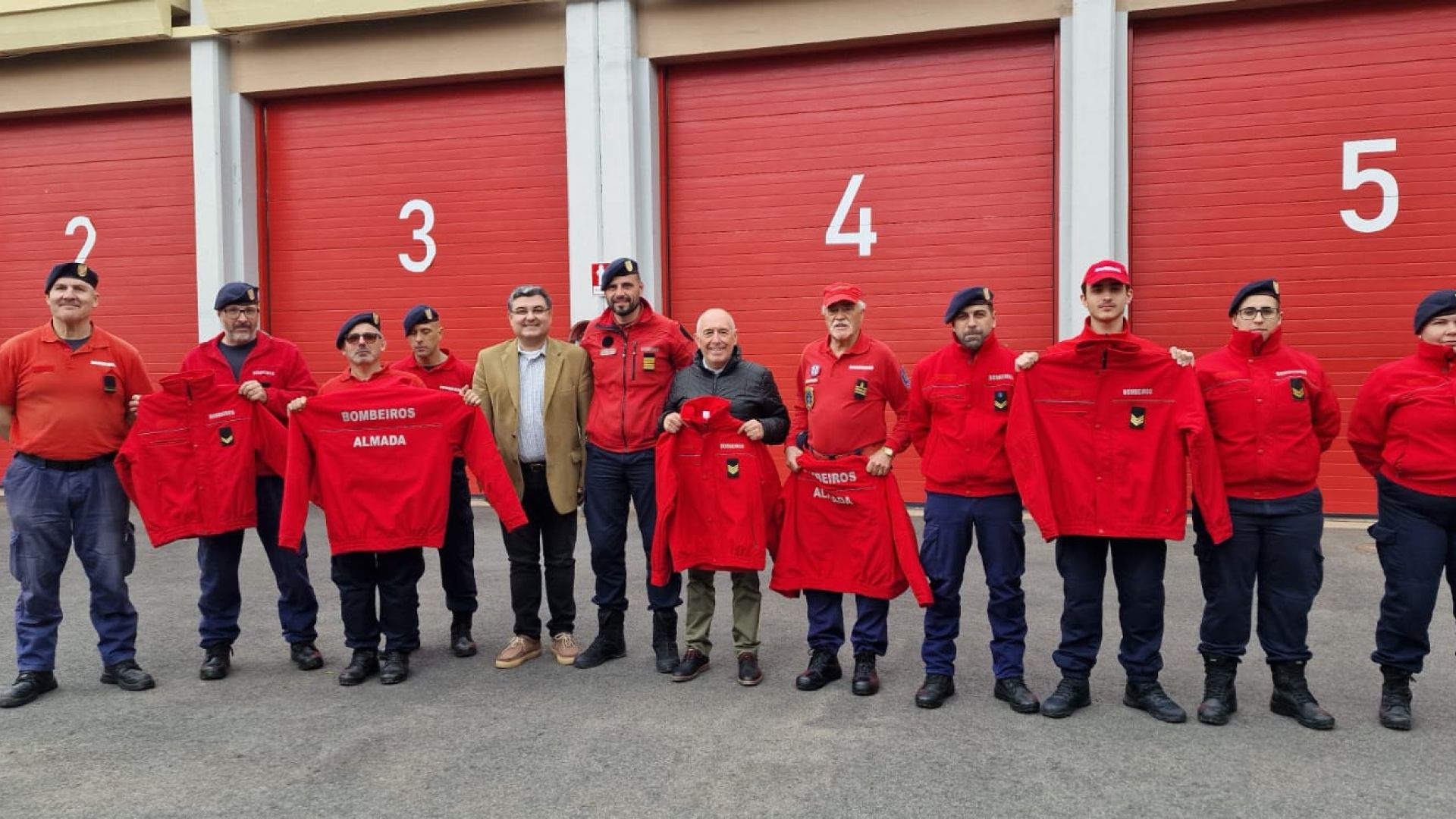 Lembrança para os Bombeiros Voluntários de Almada